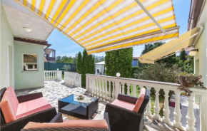 2 Bedroom Beautiful Apartment In Valtura
